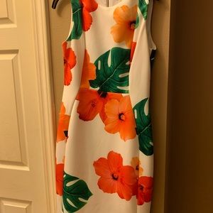 Tropical dress, very pretty, fits beautifully